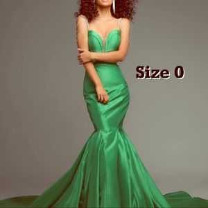 Custom green gown 32.5 x 24 x 32.5. gorgeous train
